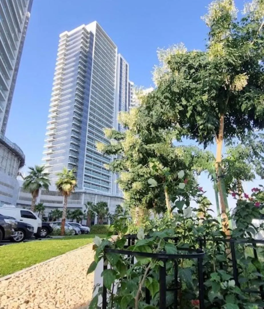 Chic Studio In Damac Hills Carson B, Dubailand By Deluxe Holiday Homes 0*, Dubai