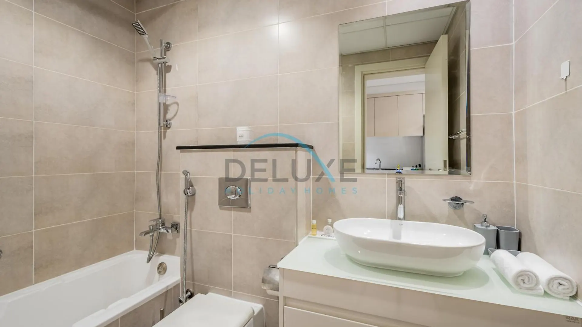 Chic Studio In Damac Hills Carson B, Dubailand By Deluxe Holiday Homes 0*, Dubai